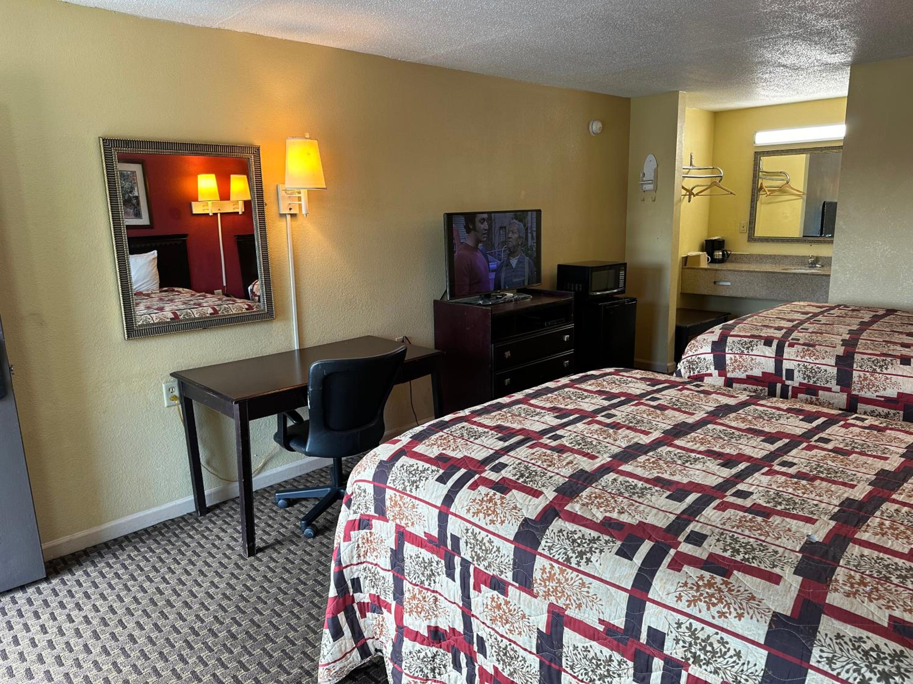 Royal Inn - Anniston