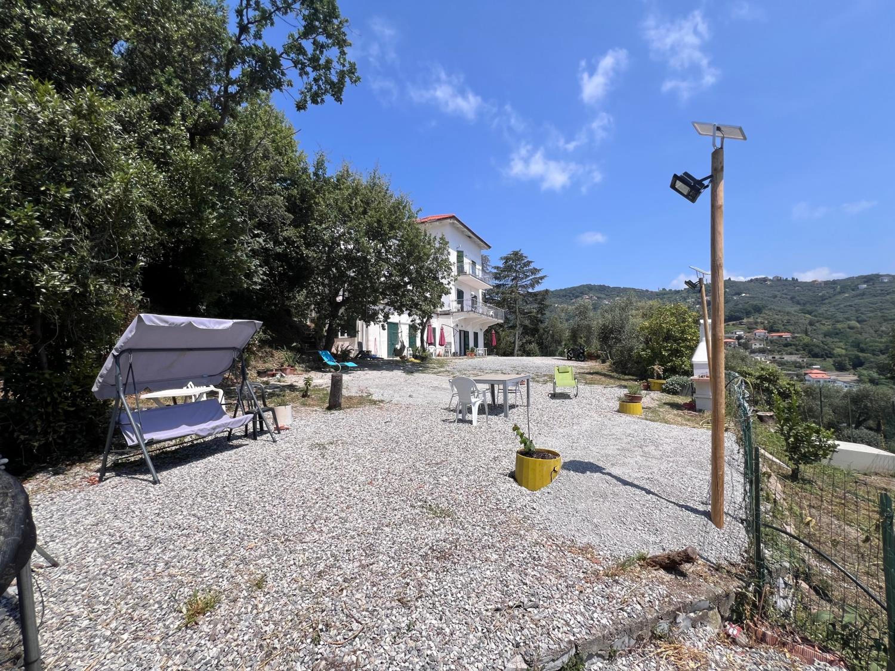 Villa tranquilla immersa nel verde a 2 Km dal mare