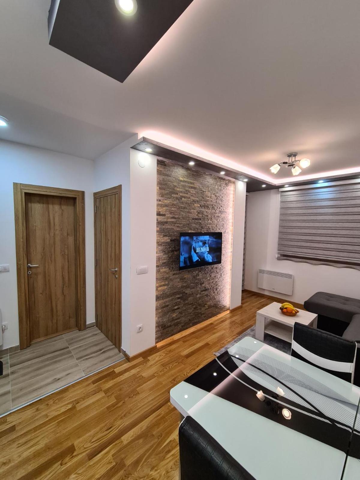 Moni Lux view 2