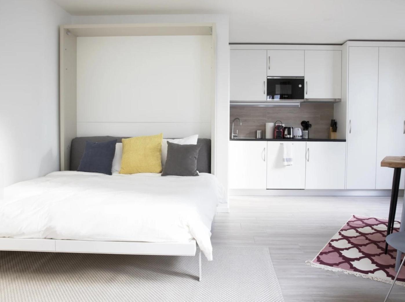 Modern Smart Studios with Prime City Center Location - AL9