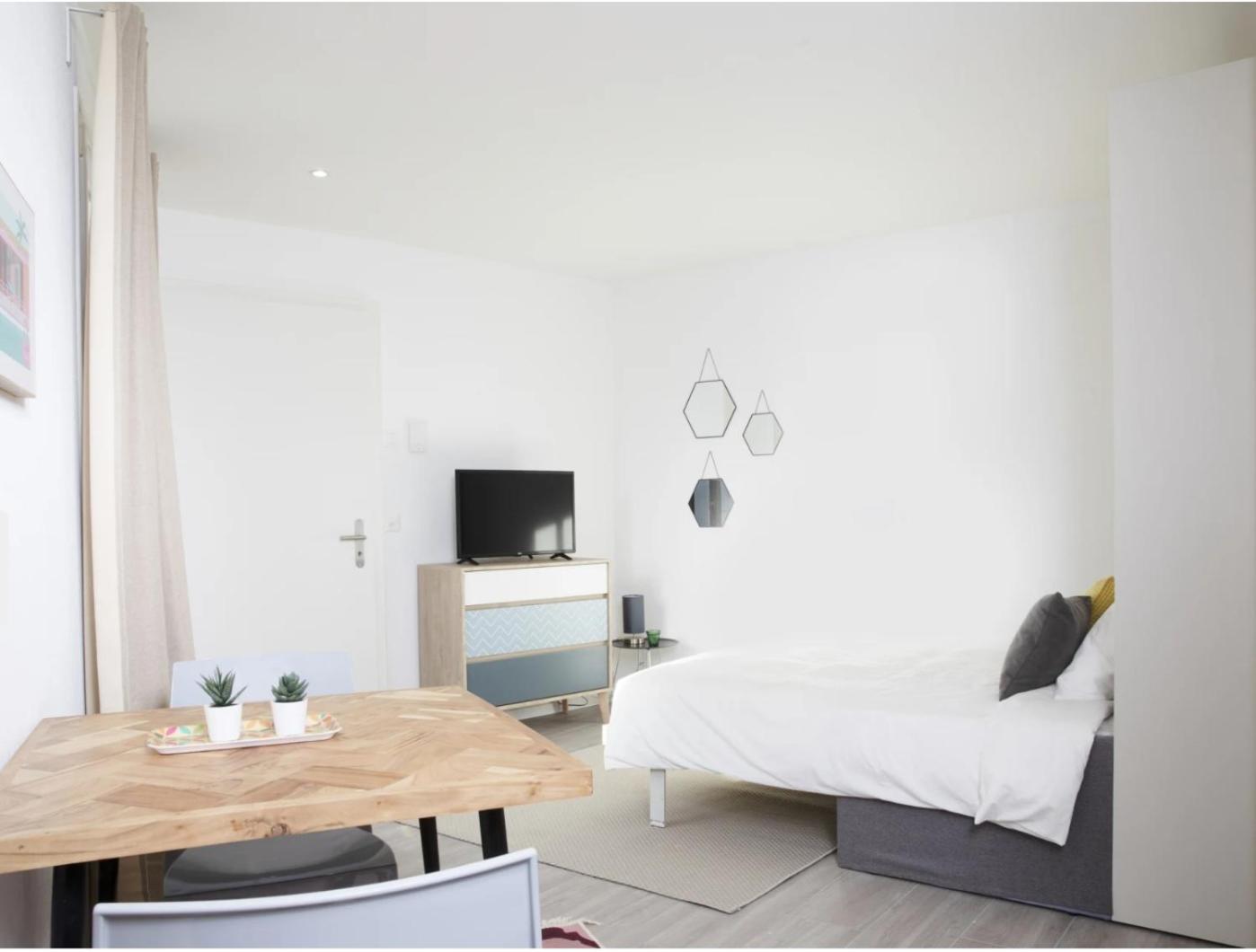 Modern Smart Studios with Prime City Center Location - AL9