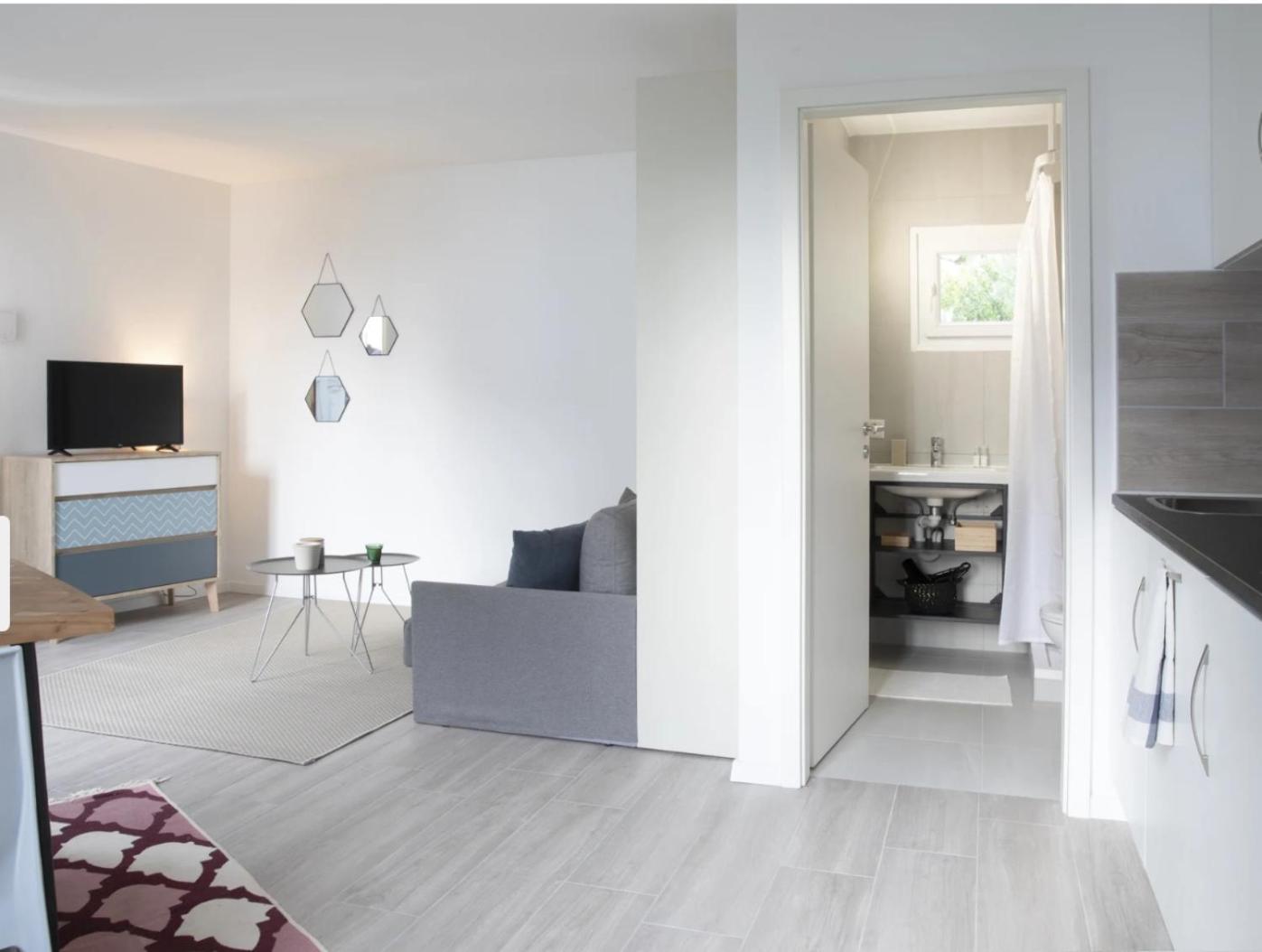 Modern Smart Studios with Prime City Center Location - AL9