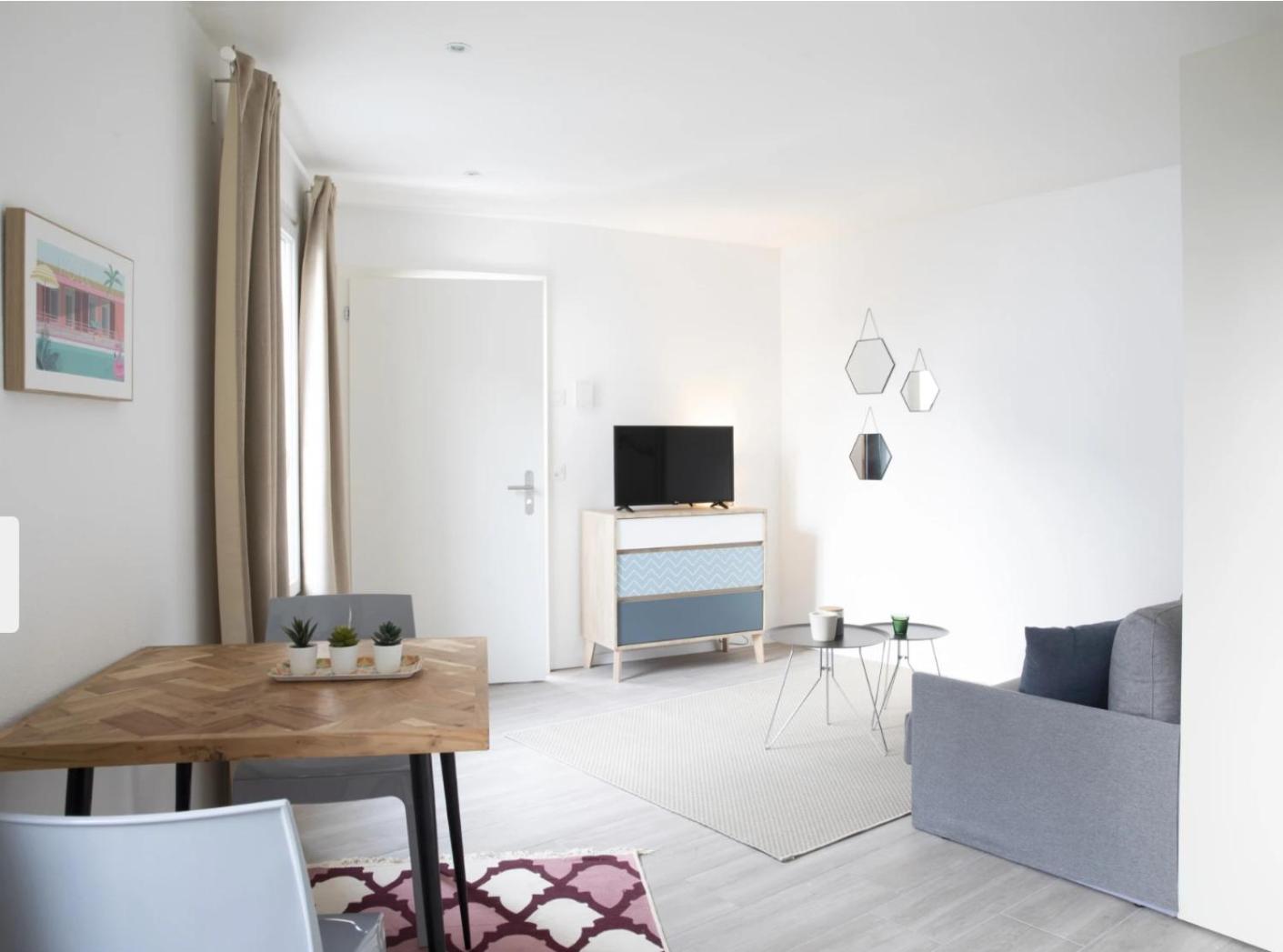 Modern Smart Studios with Prime City Center Location - AL9