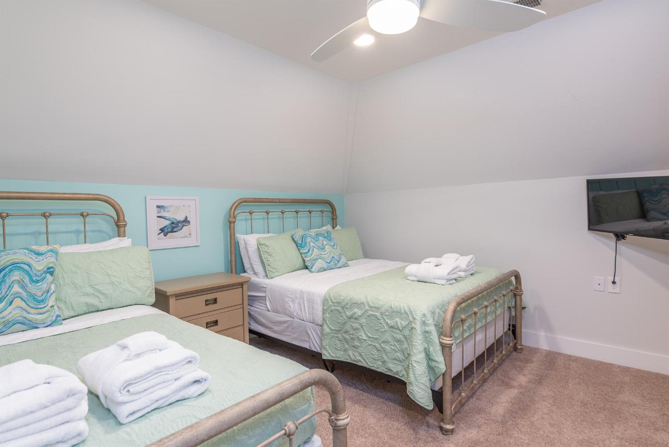 15% off 7 Night Stays Aug- Oct FREE POOL HEAT AND ACTIVITIES, ELEVATOR, SHORT WALK TO BEACH