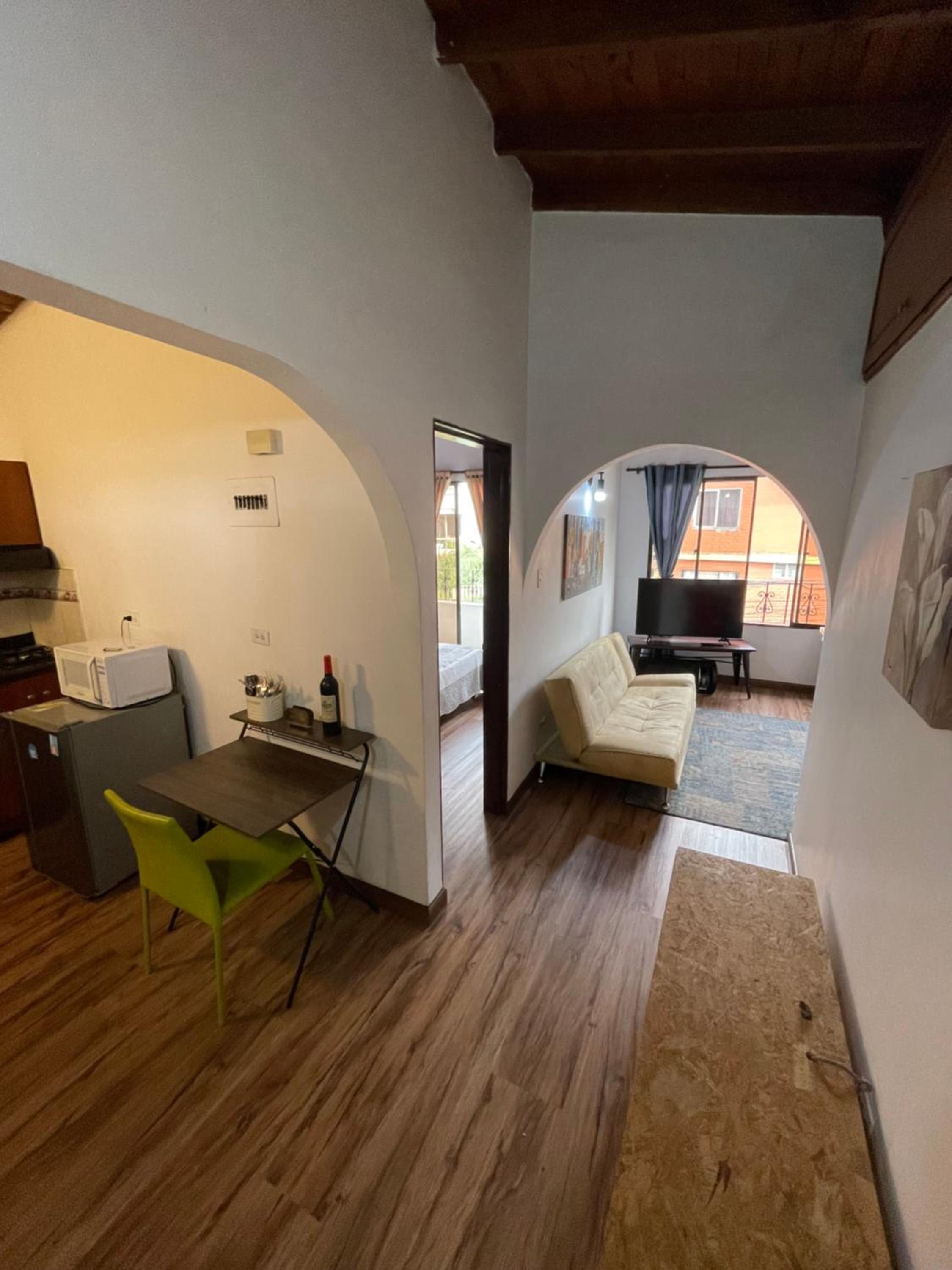 Apartamento con Terraza y Balcón Cerca de U de Medellin view 3