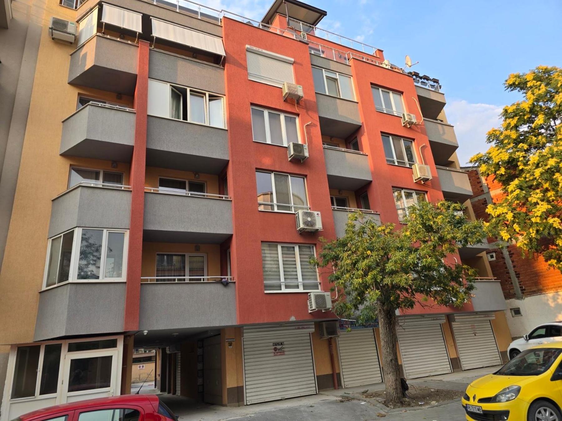 Boho Apartment Plovdiv with Private Parking Space
