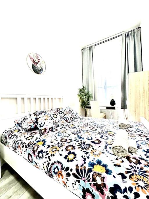 L3 City Centre Stylish Flat AC view 2