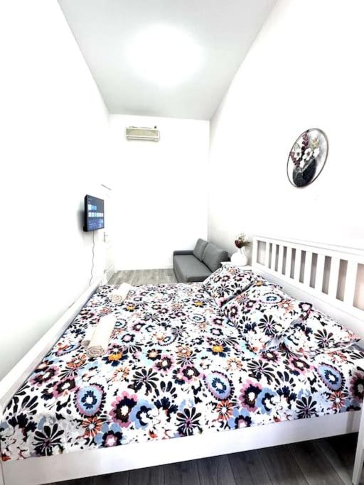 L3 City Centre Stylish Flat AC view 4