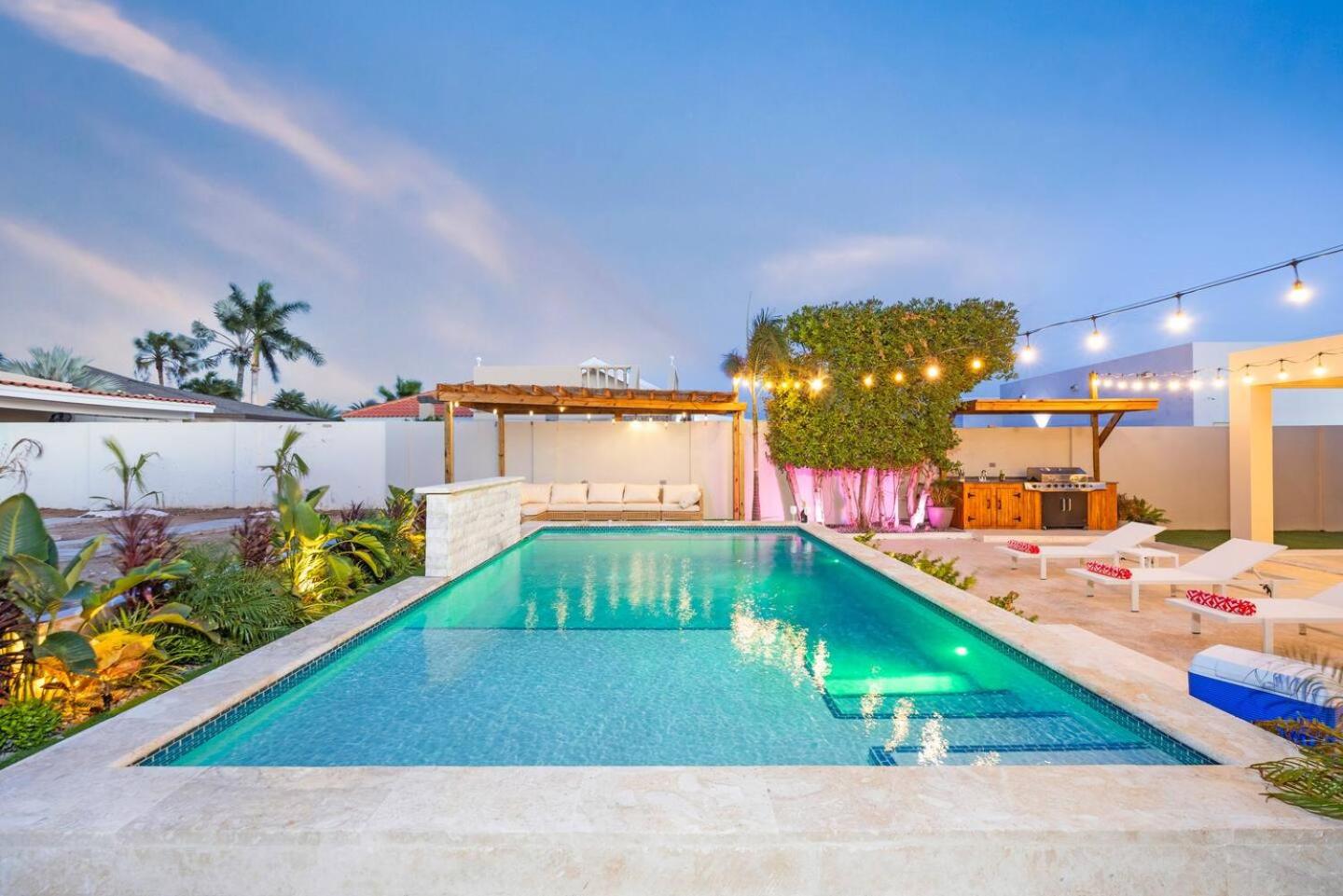 Villa Amara Lux Stay Near Arashi Beach by LUCHA