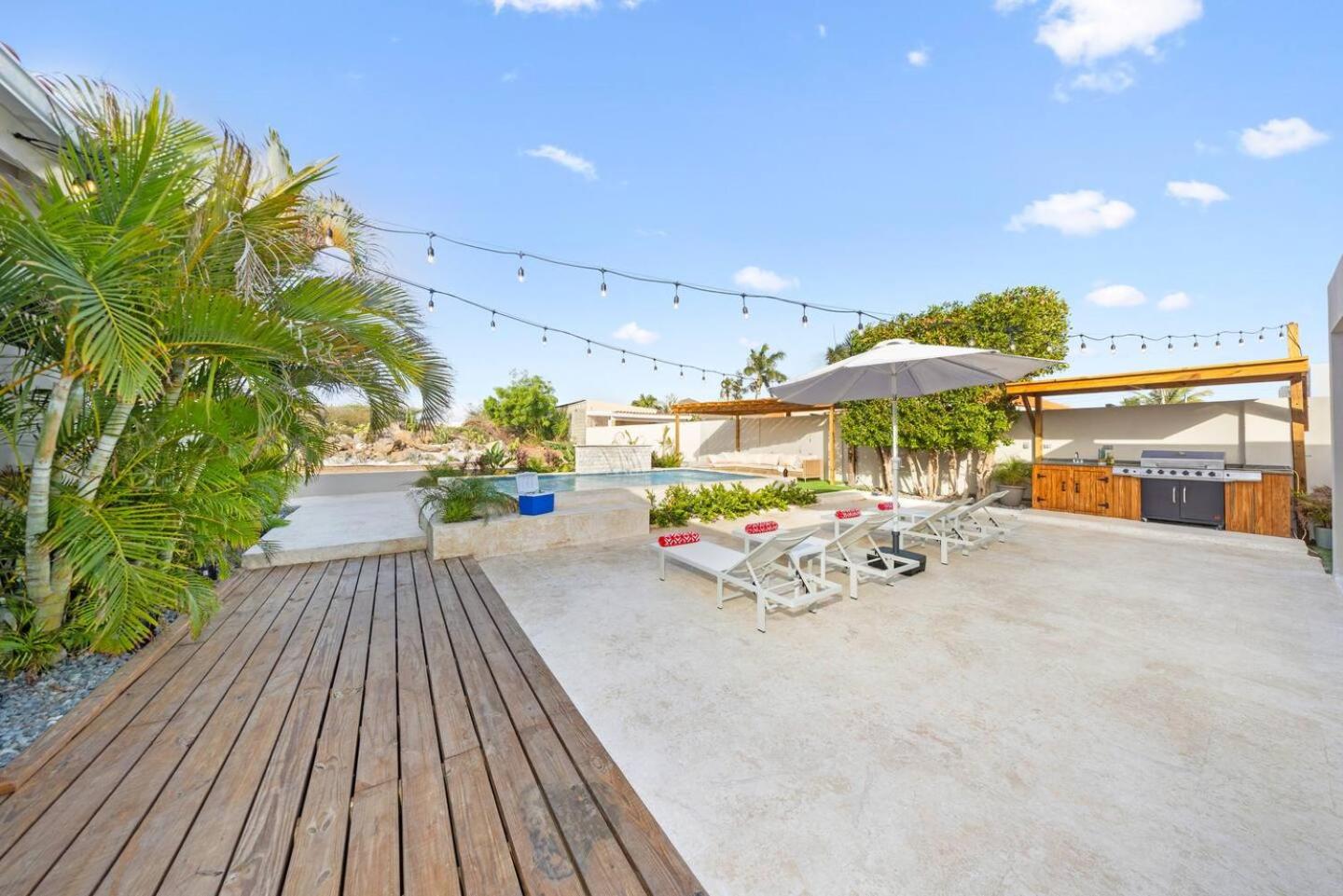Villa Amara Lux Stay Near Arashi Beach by LUCHA