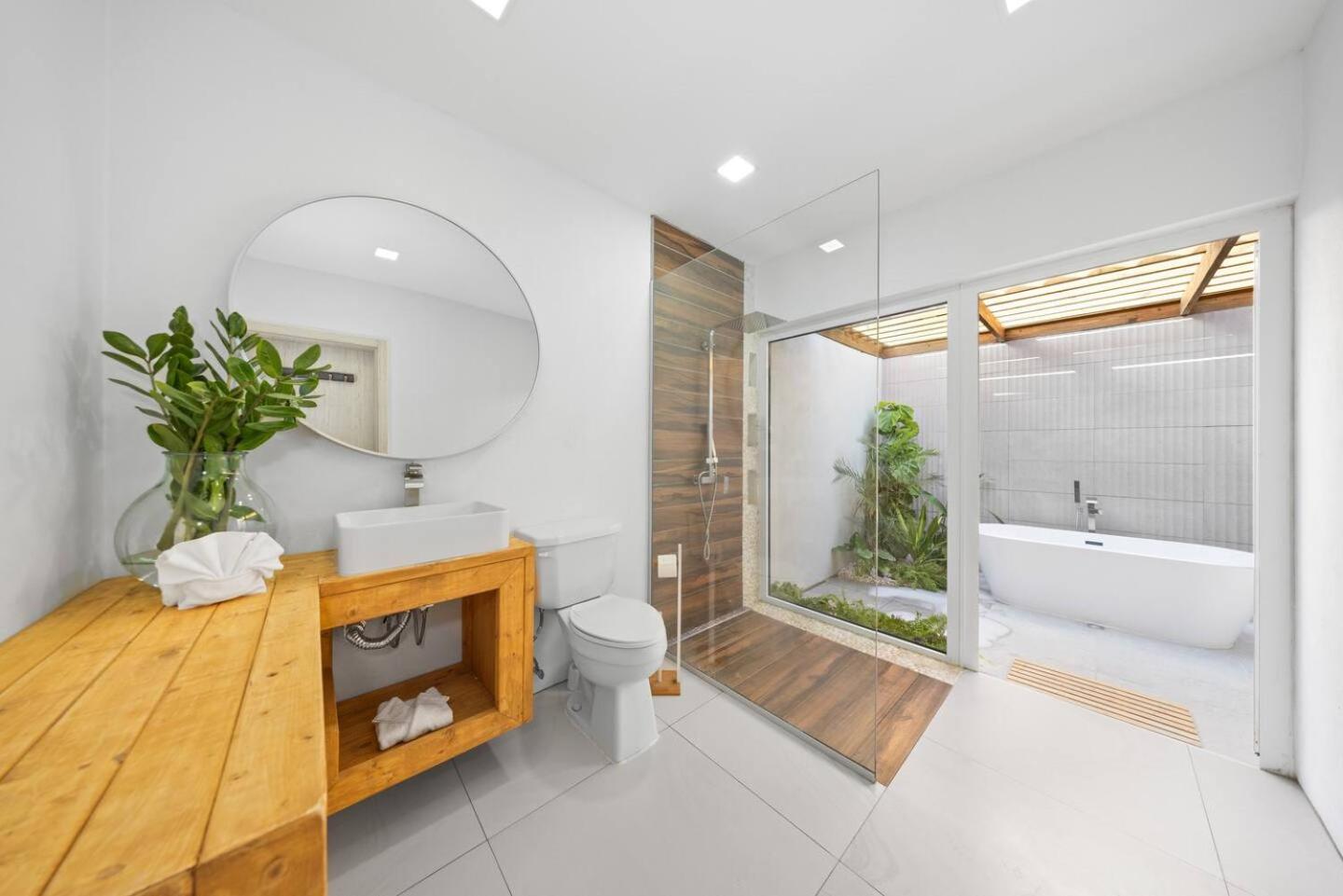 Villa Amara Lux Stay Near Arashi Beach by LUCHA