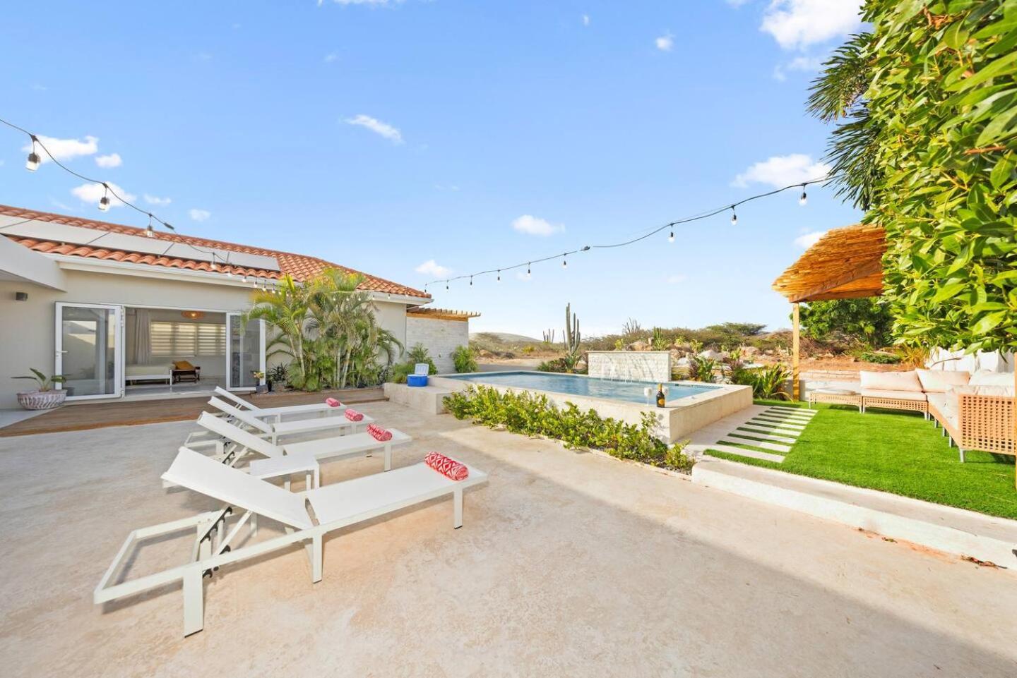 Villa Amara Lux Stay Near Arashi Beach by LUCHA