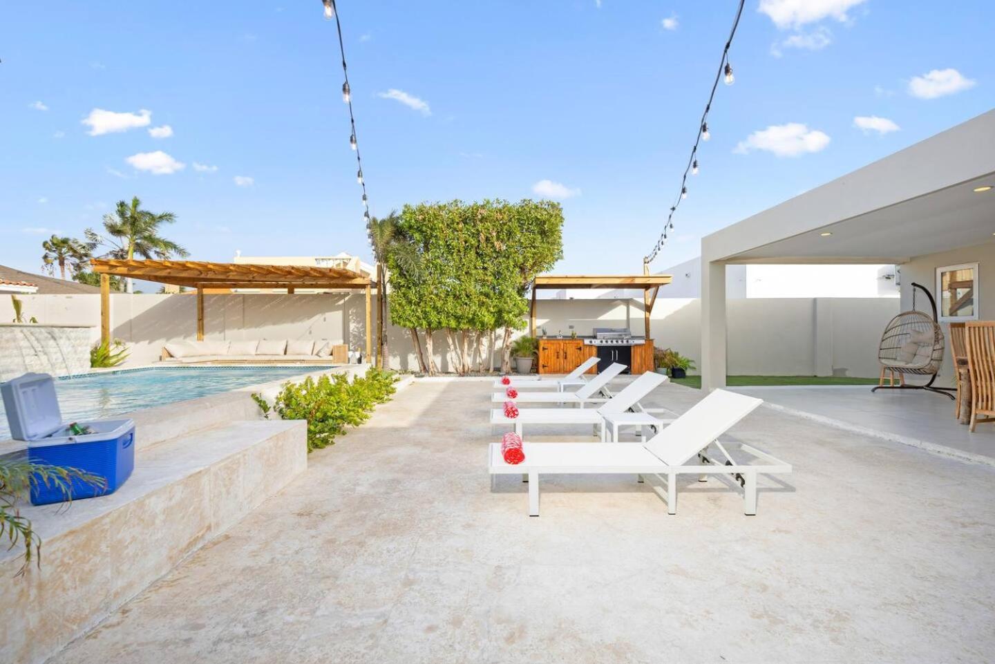 Villa Amara Lux Stay Near Arashi Beach by LUCHA