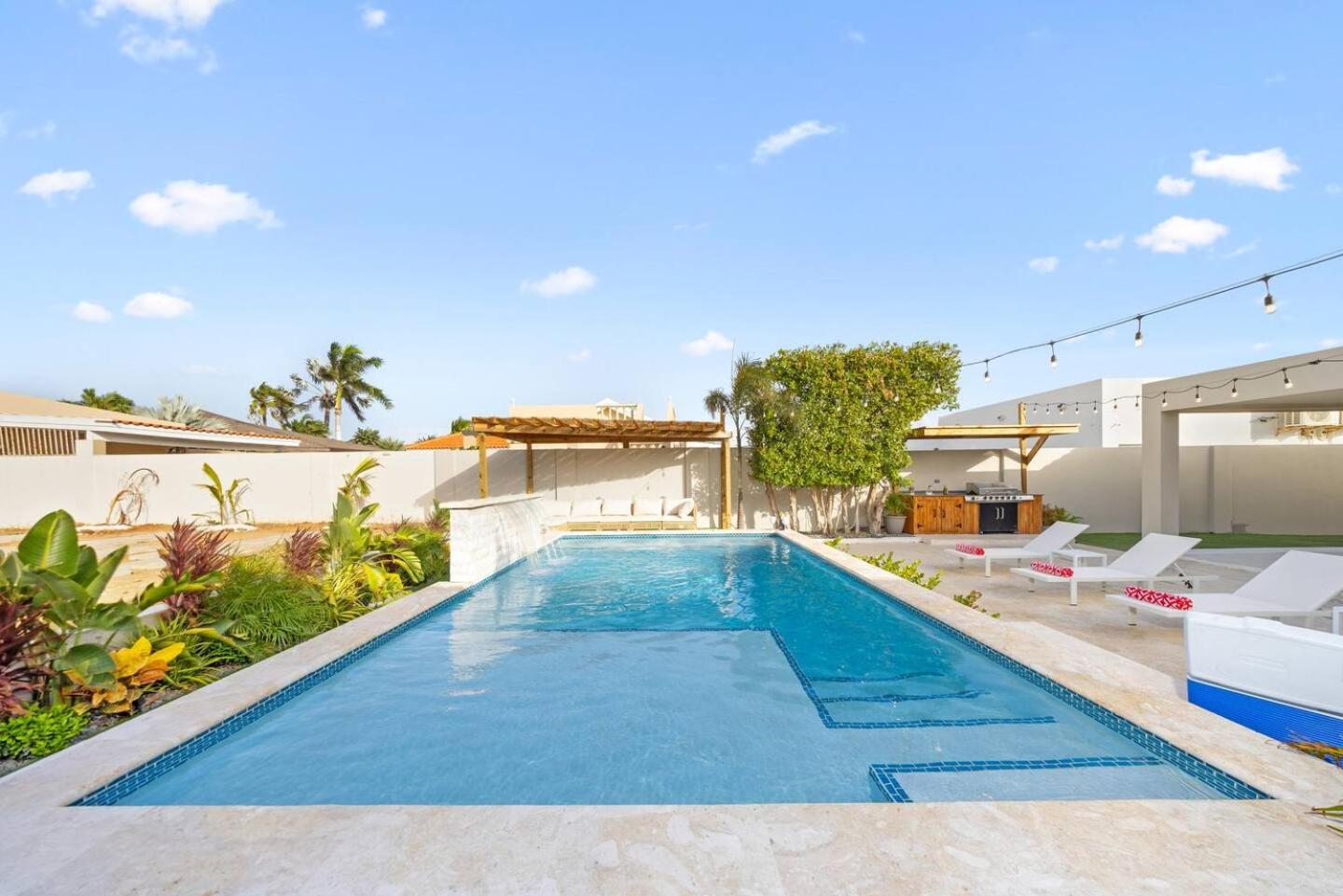 Villa Amara Lux Stay Near Arashi Beach by LUCHA