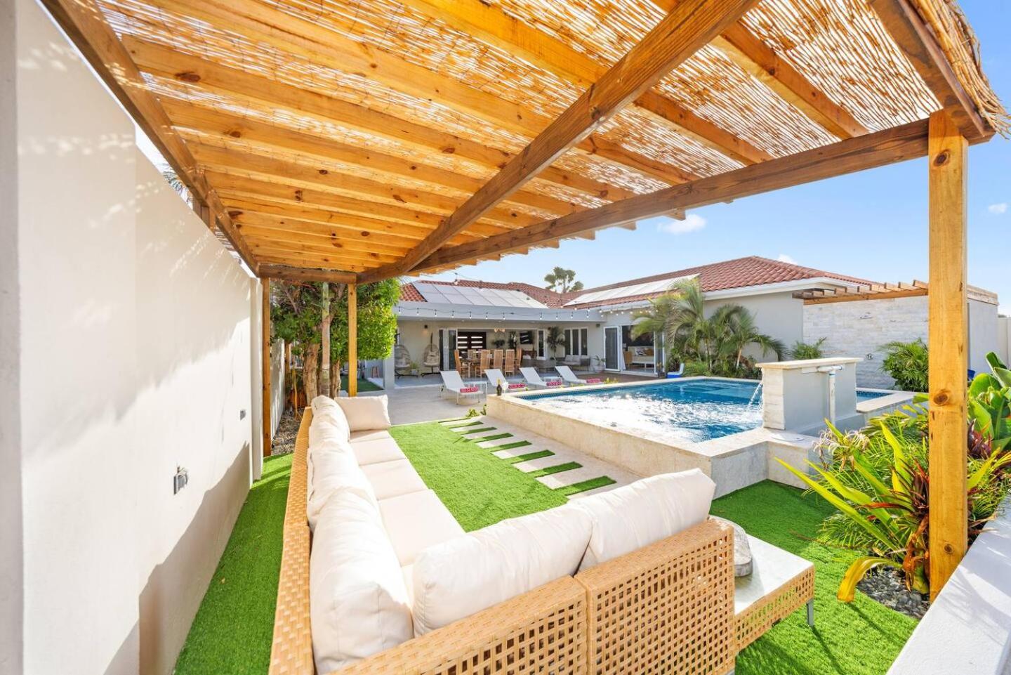 Villa Amara Lux Stay Near Arashi Beach by LUCHA