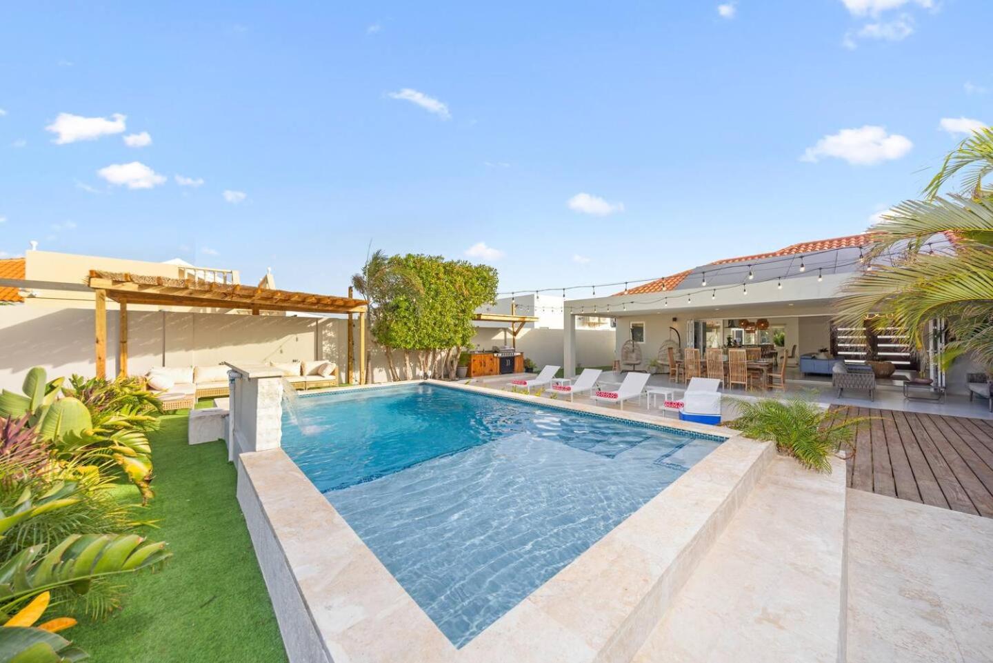 Villa Amara Lux Stay Near Arashi Beach by LUCHA