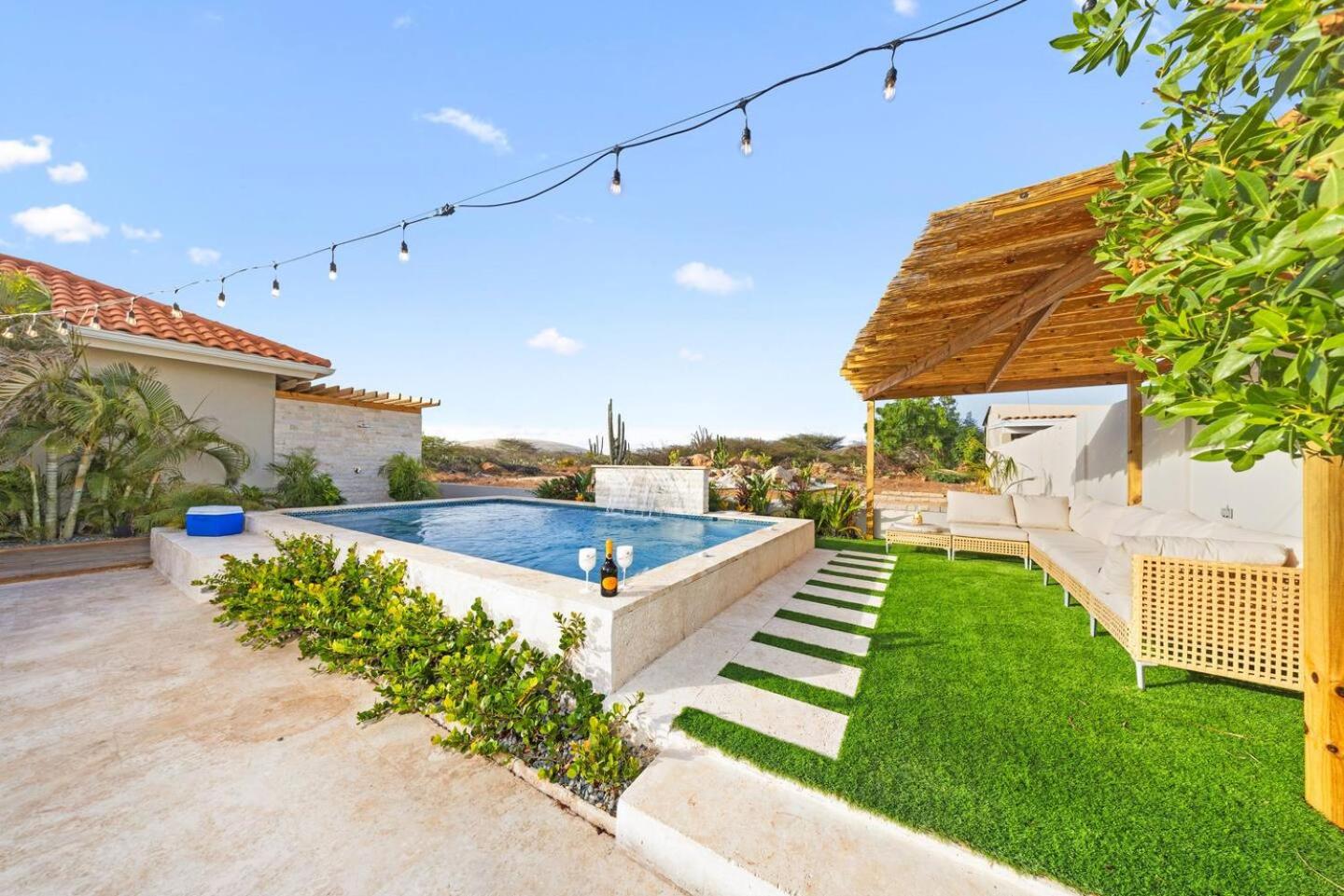 Villa Amara Lux Stay Near Arashi Beach by LUCHA