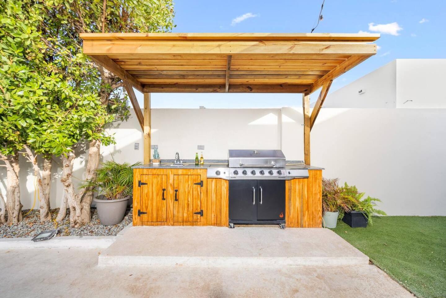Villa Amara Lux Stay Near Arashi Beach by LUCHA