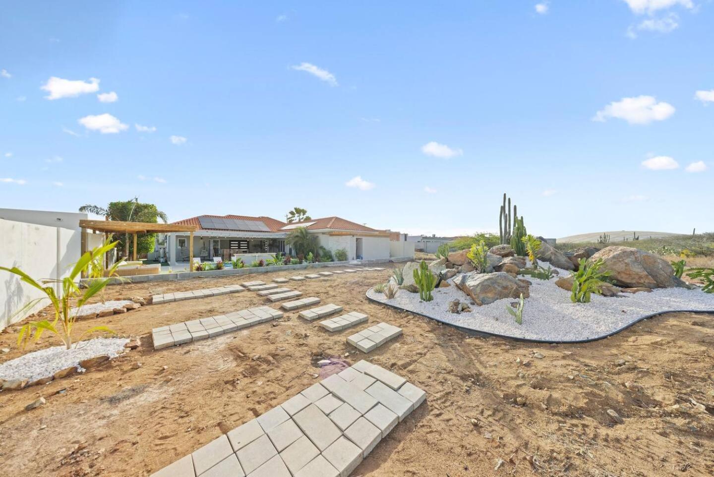 Villa Amara Lux Stay Near Arashi Beach by LUCHA