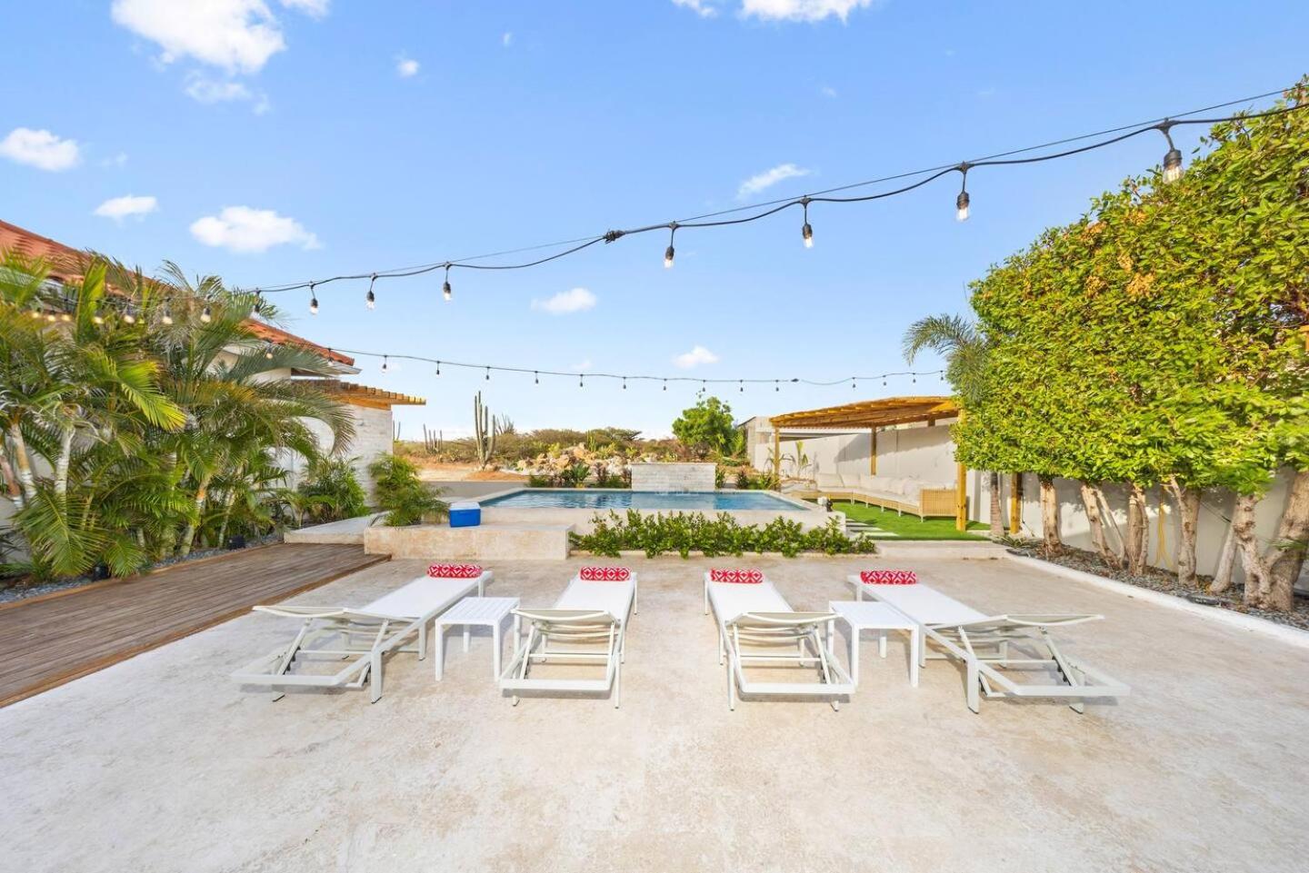 Villa Amara Lux Stay Near Arashi Beach by LUCHA