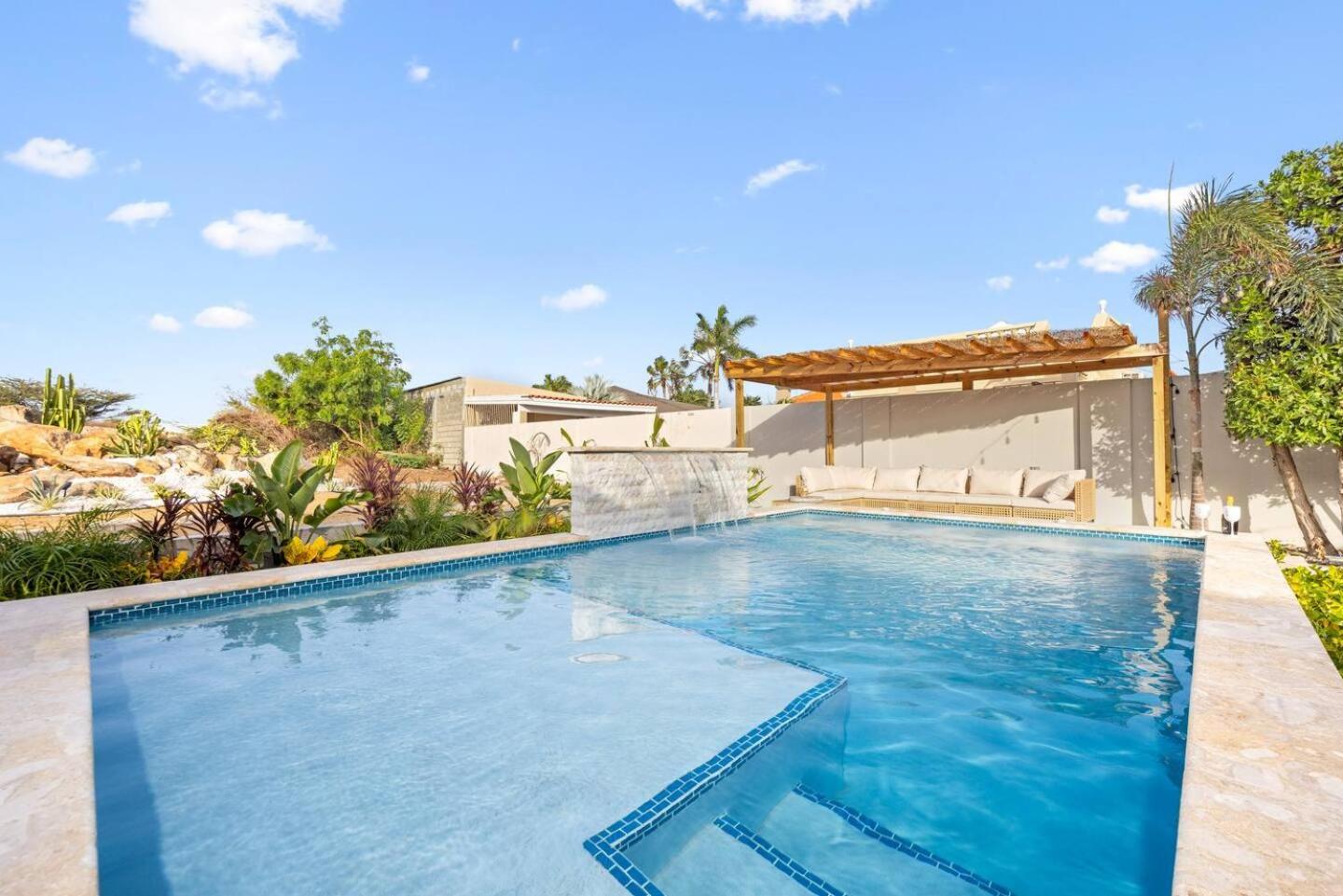 Villa Amara Lux Stay Near Arashi Beach by LUCHA