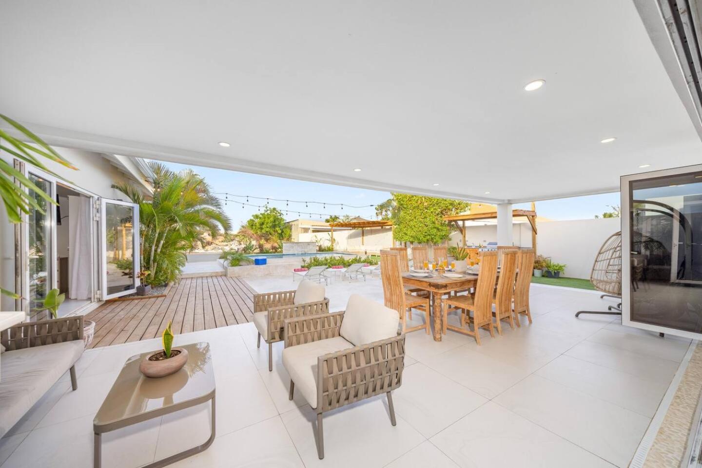 Villa Amara Lux Stay Near Arashi Beach by LUCHA