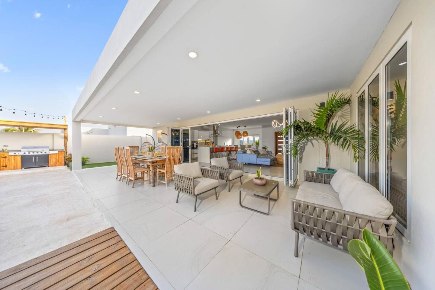 Villa Amara Lux Stay Near Arashi Beach by LUCHA