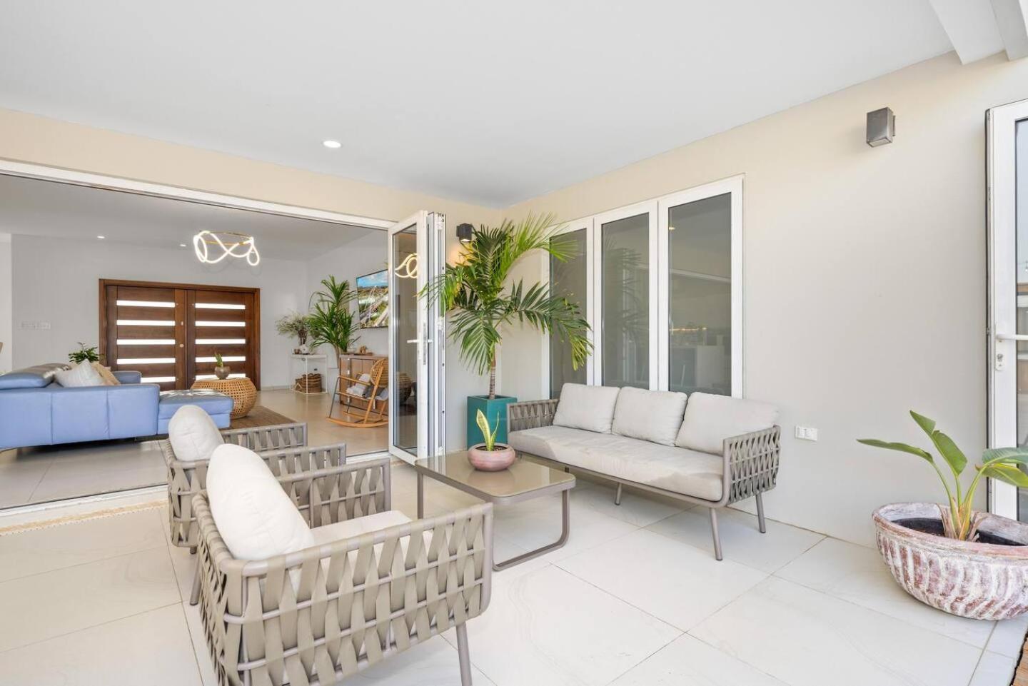 Villa Amara Lux Stay Near Arashi Beach by LUCHA