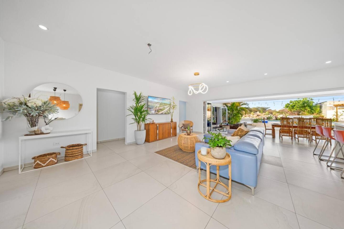 Villa Amara Lux Stay Near Arashi Beach by LUCHA