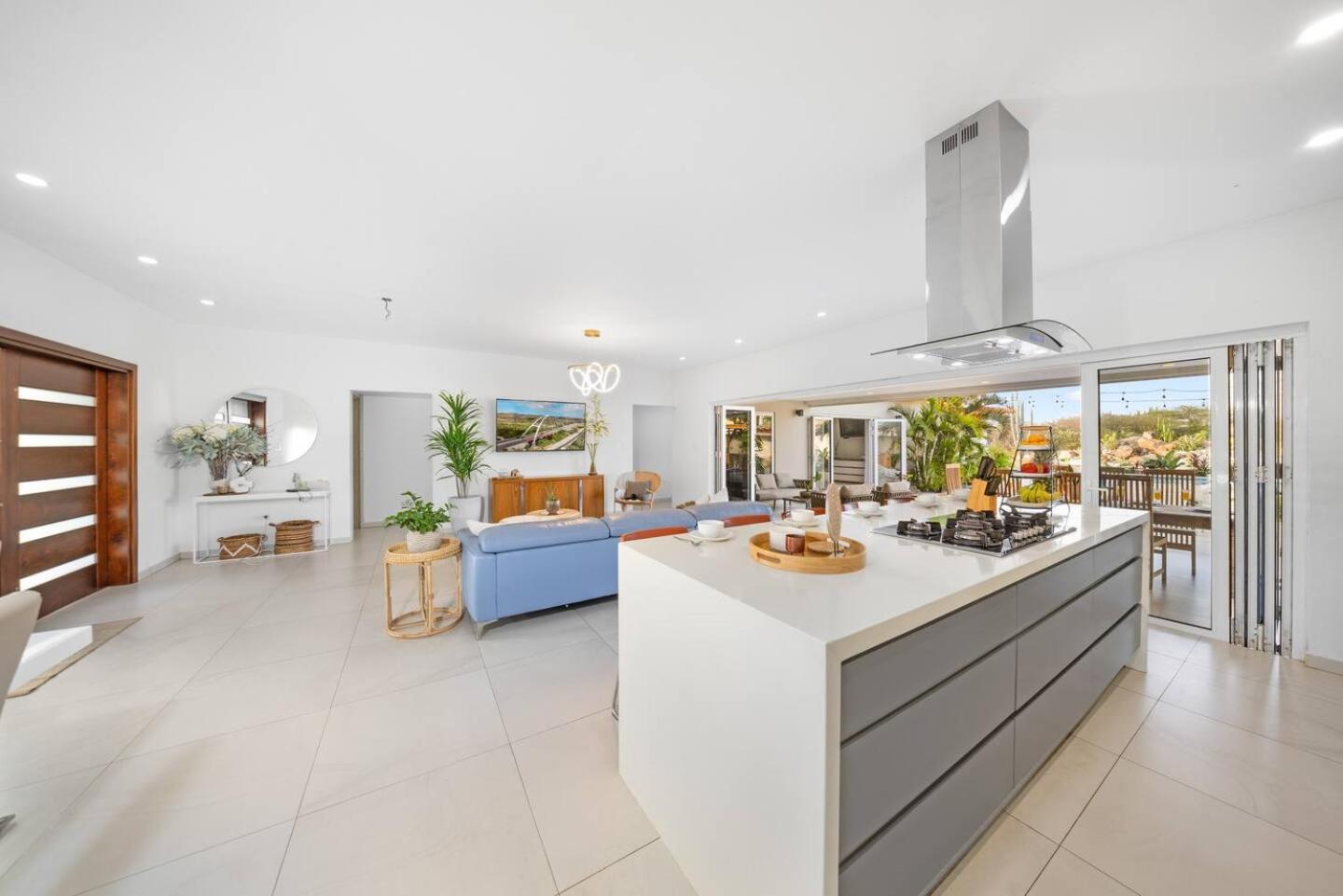 Villa Amara Lux Stay Near Arashi Beach by LUCHA