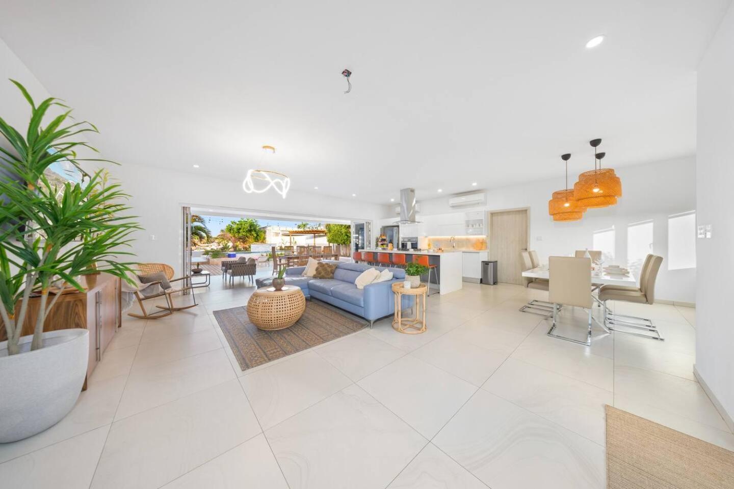 Villa Amara Lux Stay Near Arashi Beach by LUCHA