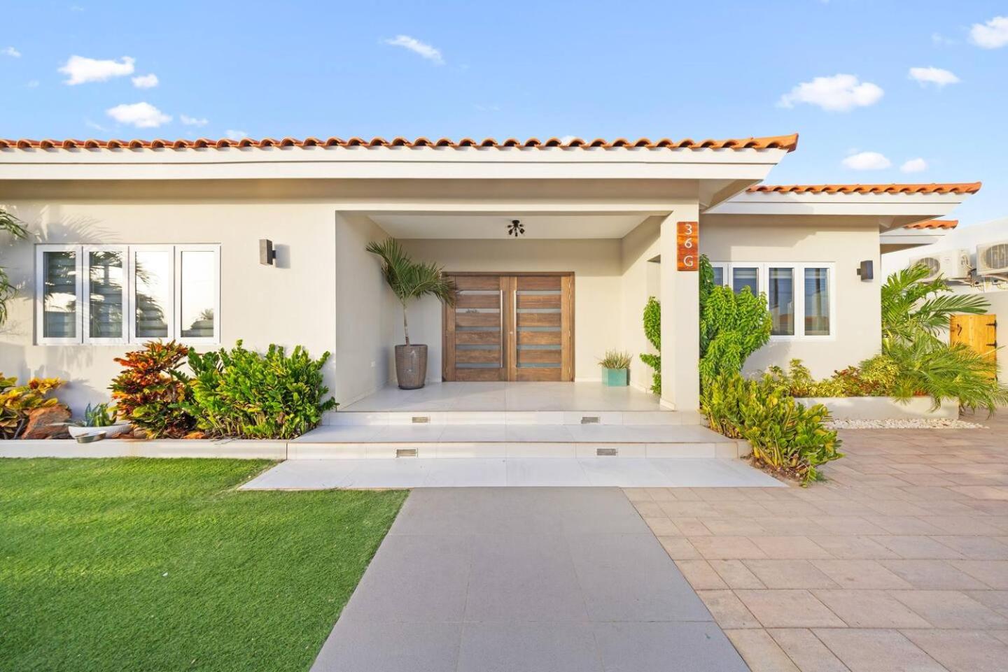 Villa Amara Lux Stay Near Arashi Beach by LUCHA