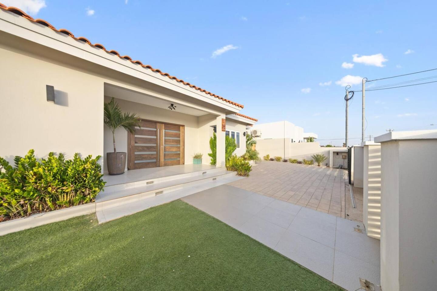 Villa Amara Lux Stay Near Arashi Beach by LUCHA