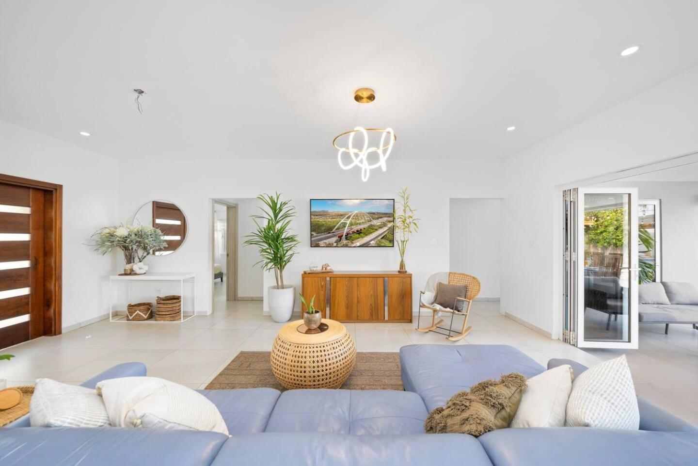 Villa Amara Lux Stay Near Arashi Beach by LUCHA
