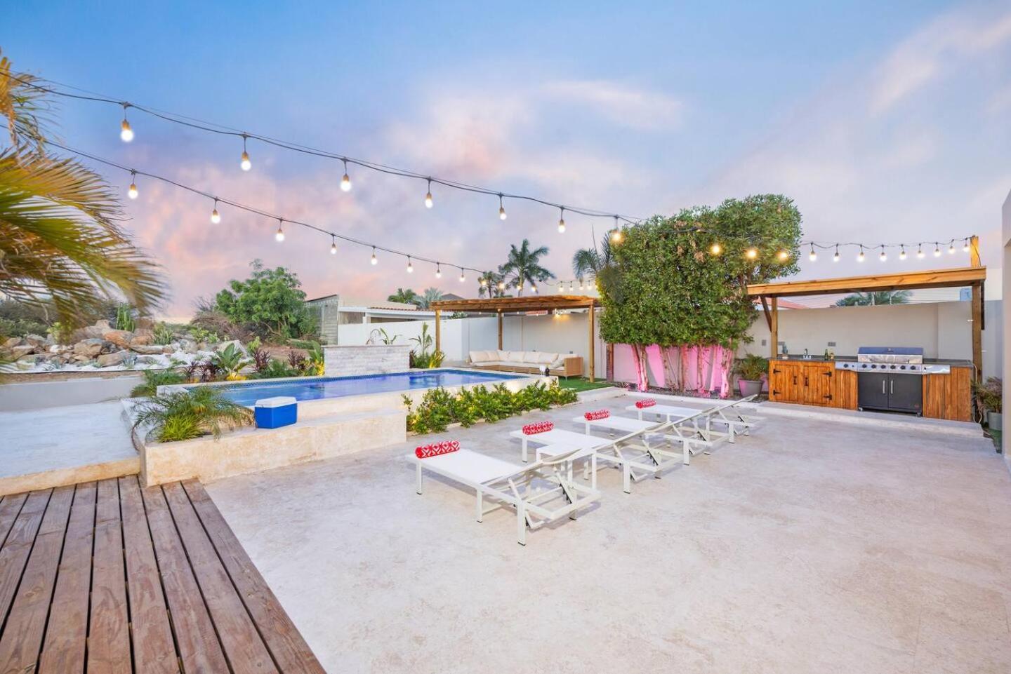 Villa Amara Lux Stay Near Arashi Beach by LUCHA