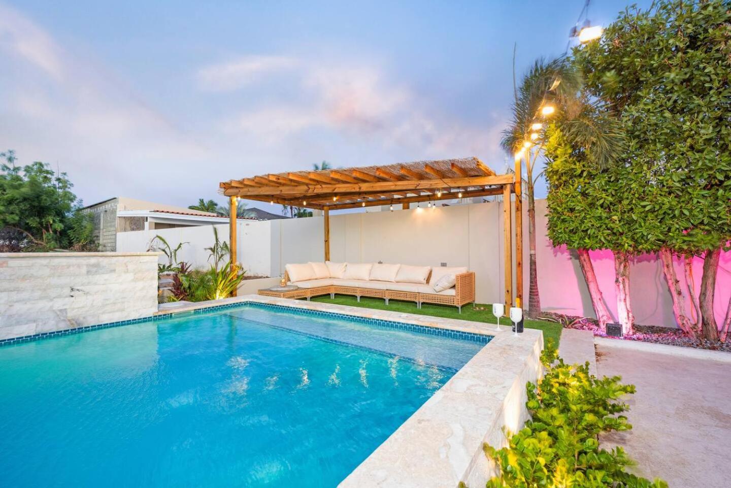 Villa Amara Lux Stay Near Arashi Beach by LUCHA