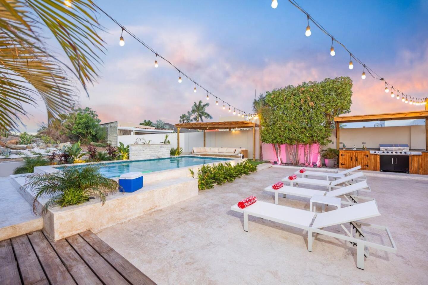 Villa Amara Lux Stay Near Arashi Beach by LUCHA