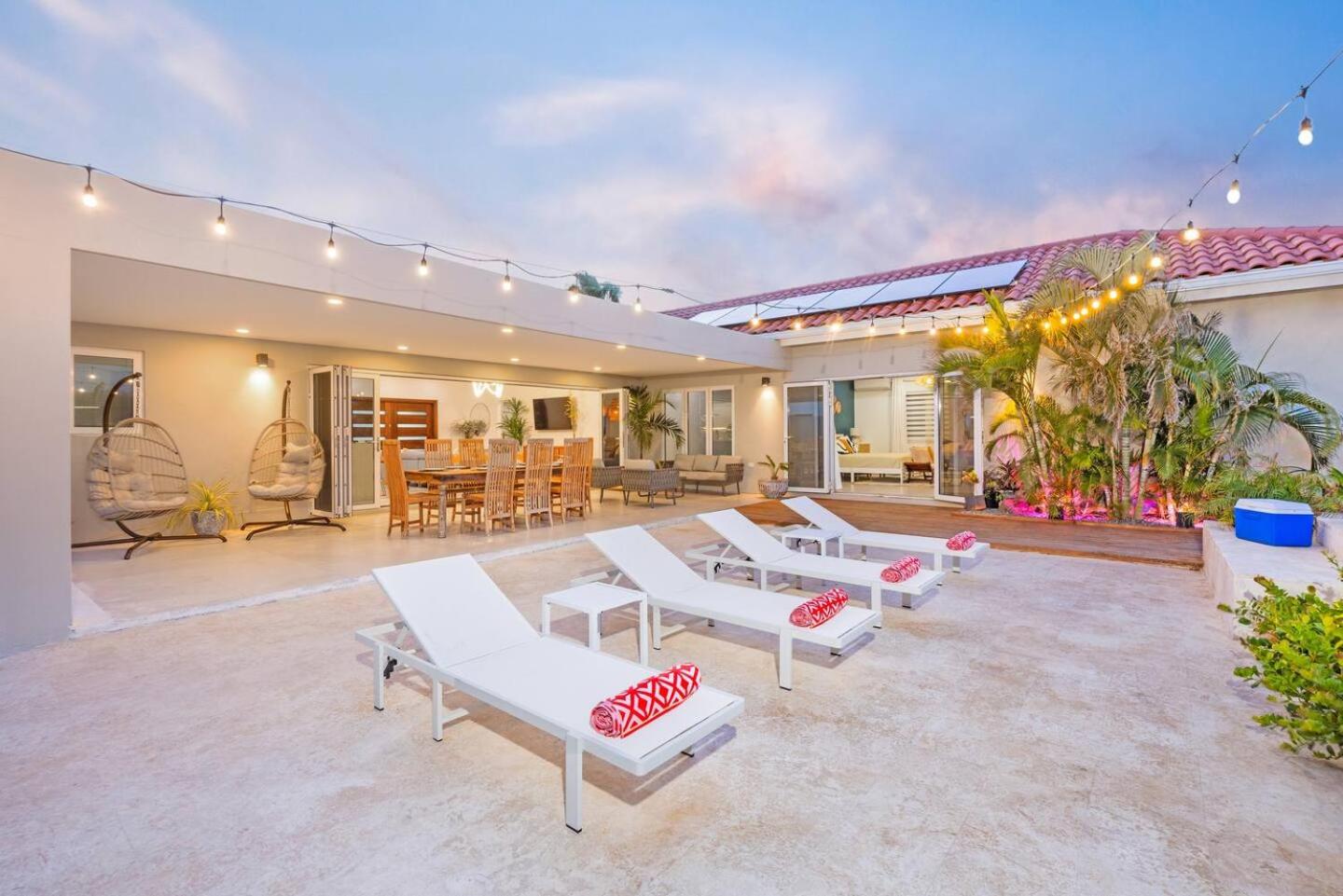 Villa Amara Lux Stay Near Arashi Beach by LUCHA
