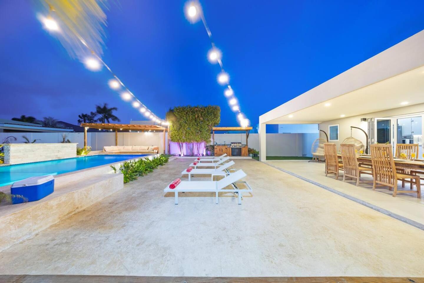 Villa Amara Lux Stay Near Arashi Beach by LUCHA
