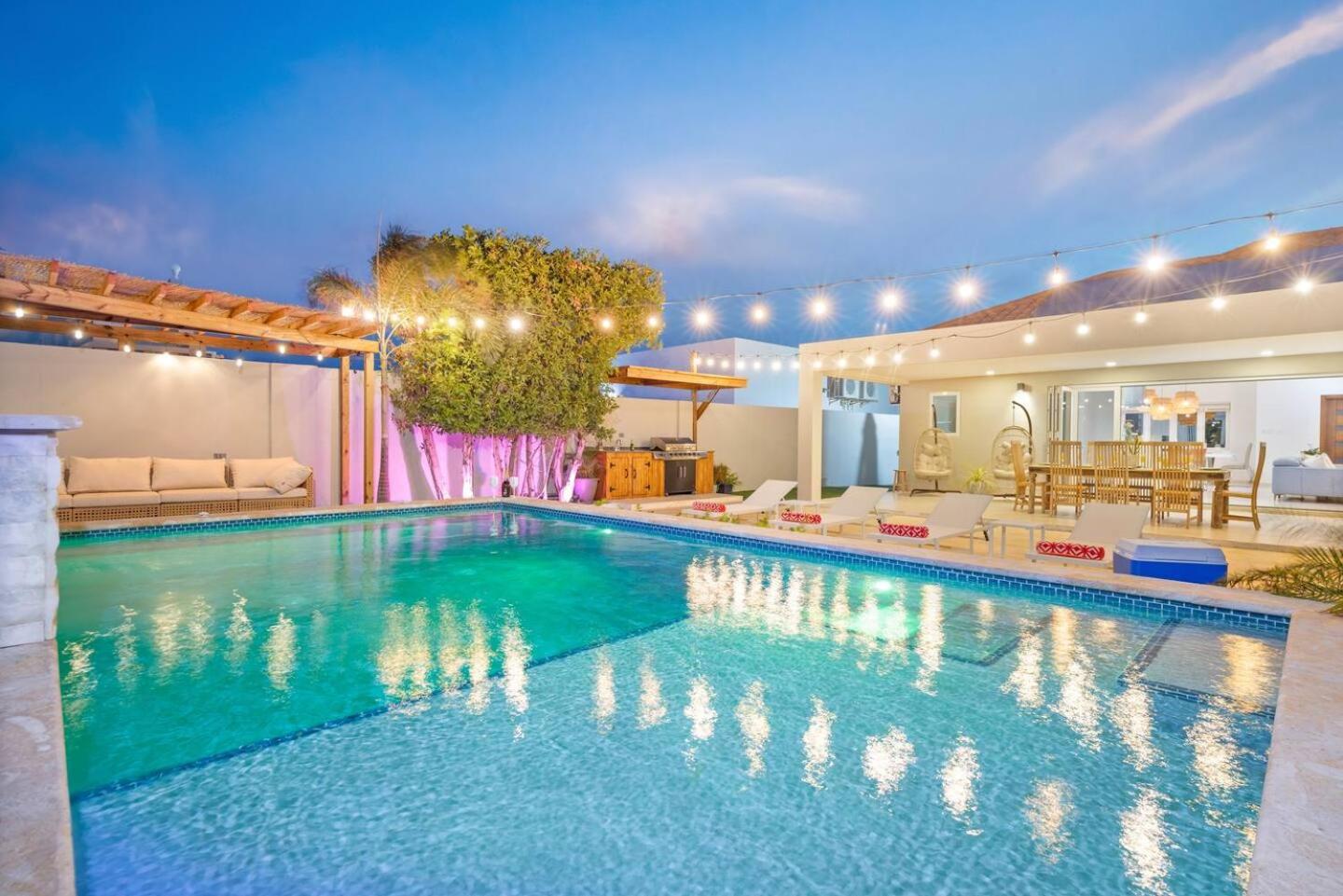 Villa Amara Lux Stay Near Arashi Beach by LUCHA