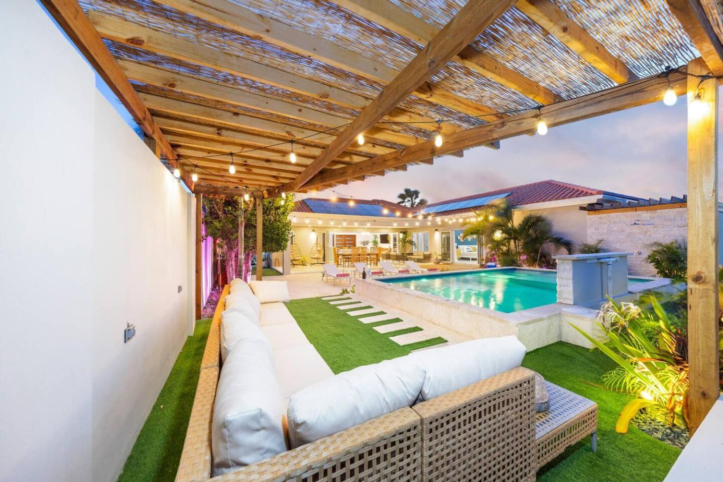 Villa Amara Lux Stay Near Arashi Beach by LUCHA