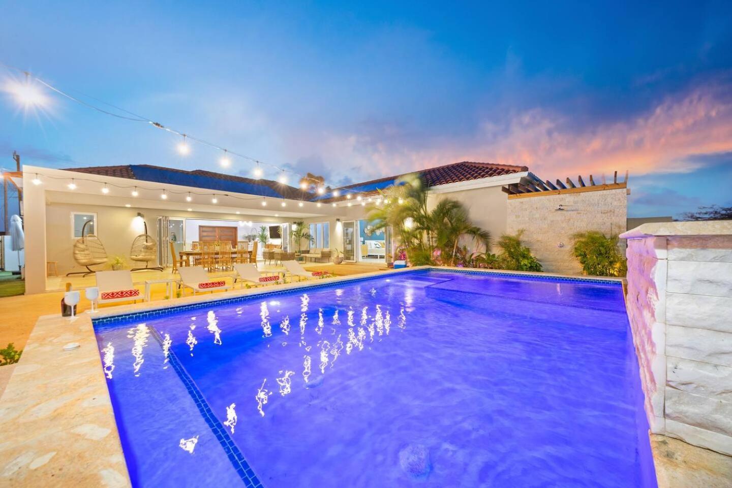 Villa Amara Lux Stay Near Arashi Beach by LUCHA