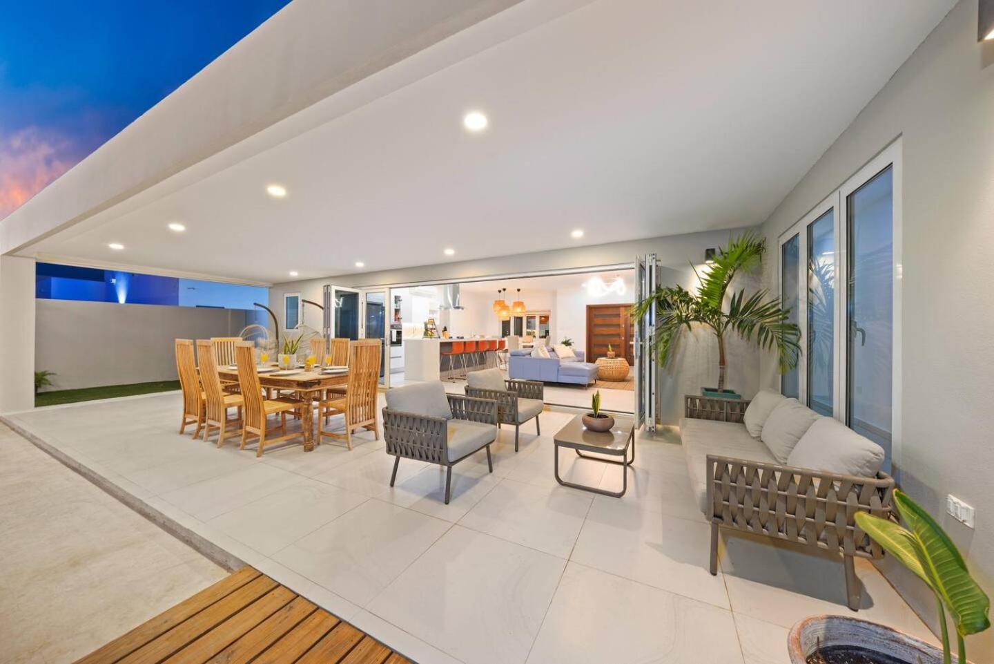 Villa Amara Lux Stay Near Arashi Beach by LUCHA