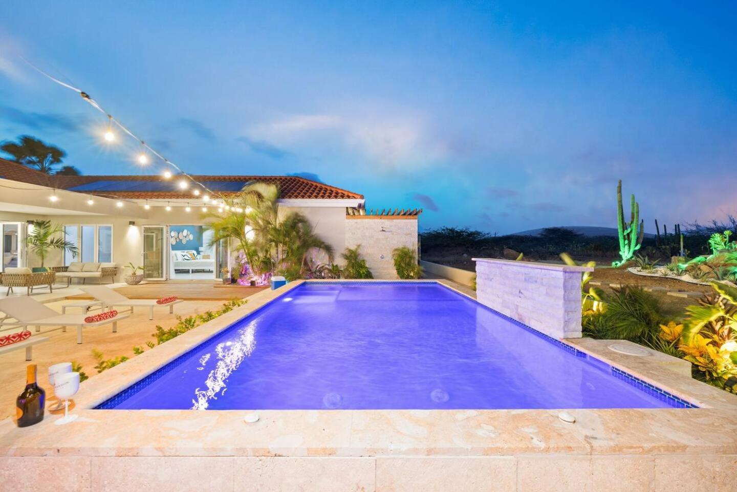 Villa Amara Lux Stay Near Arashi Beach by LUCHA