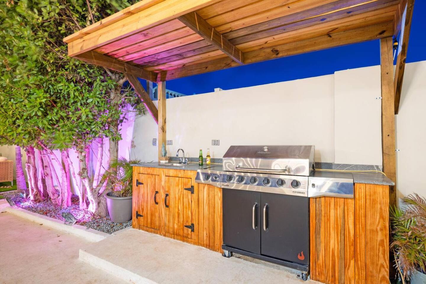 Villa Amara Lux Stay Near Arashi Beach by LUCHA