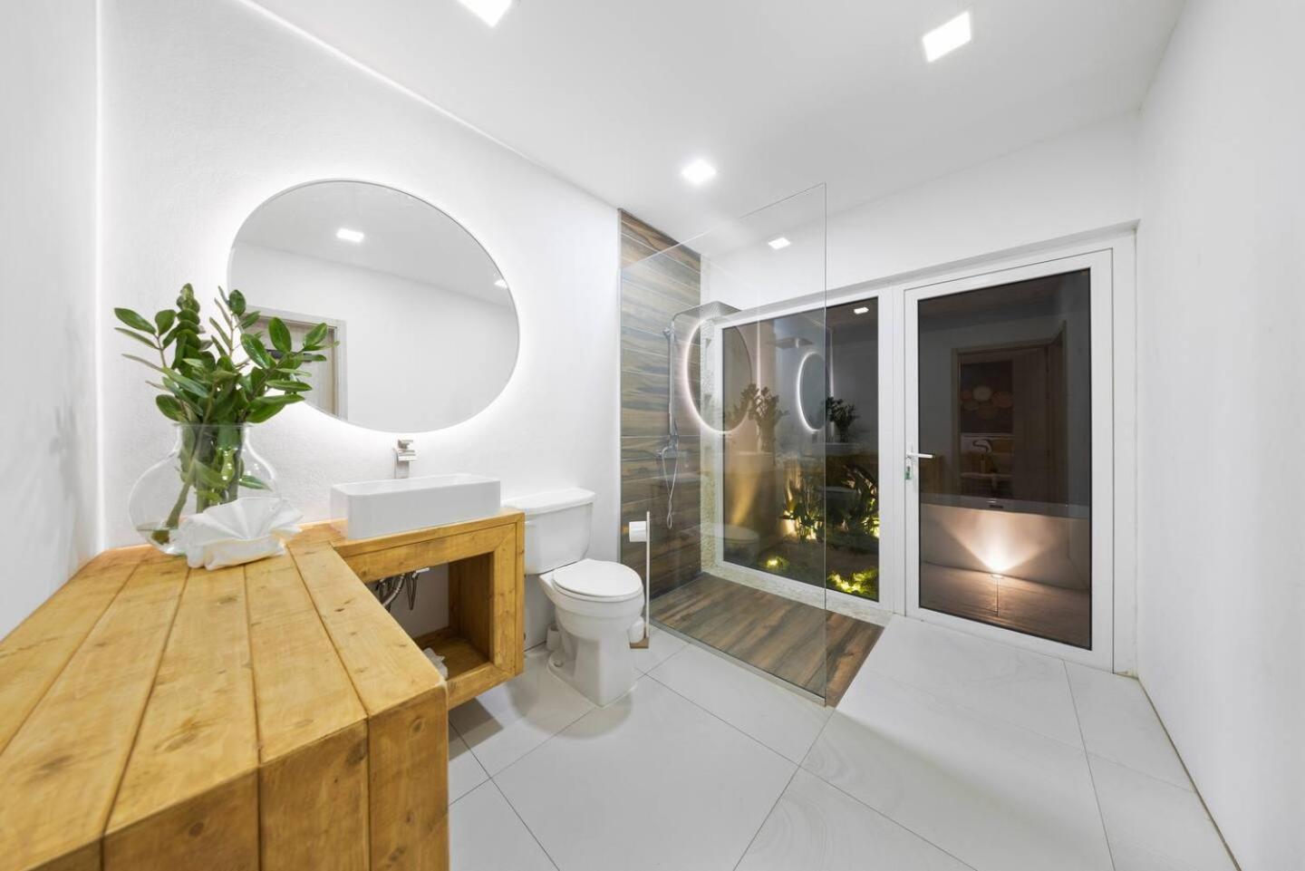 Villa Amara Lux Stay Near Arashi Beach by LUCHA