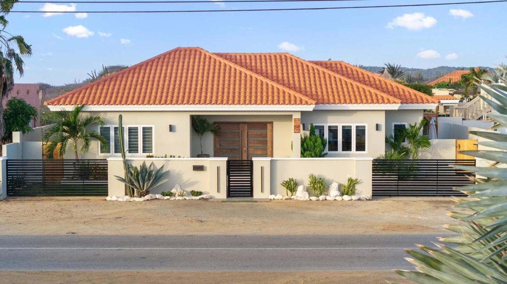 Villa Amara Lux Stay Near Arashi Beach by LUCHA