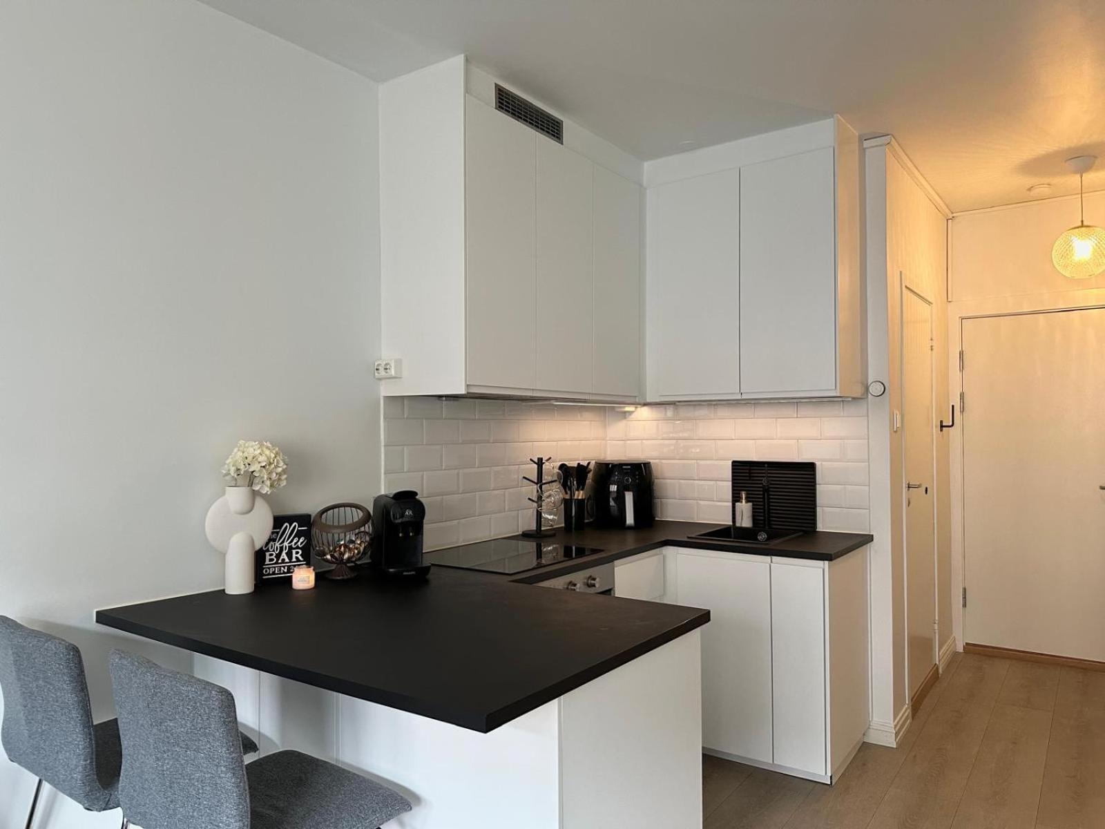 Cozy City Studio with free parking view 3