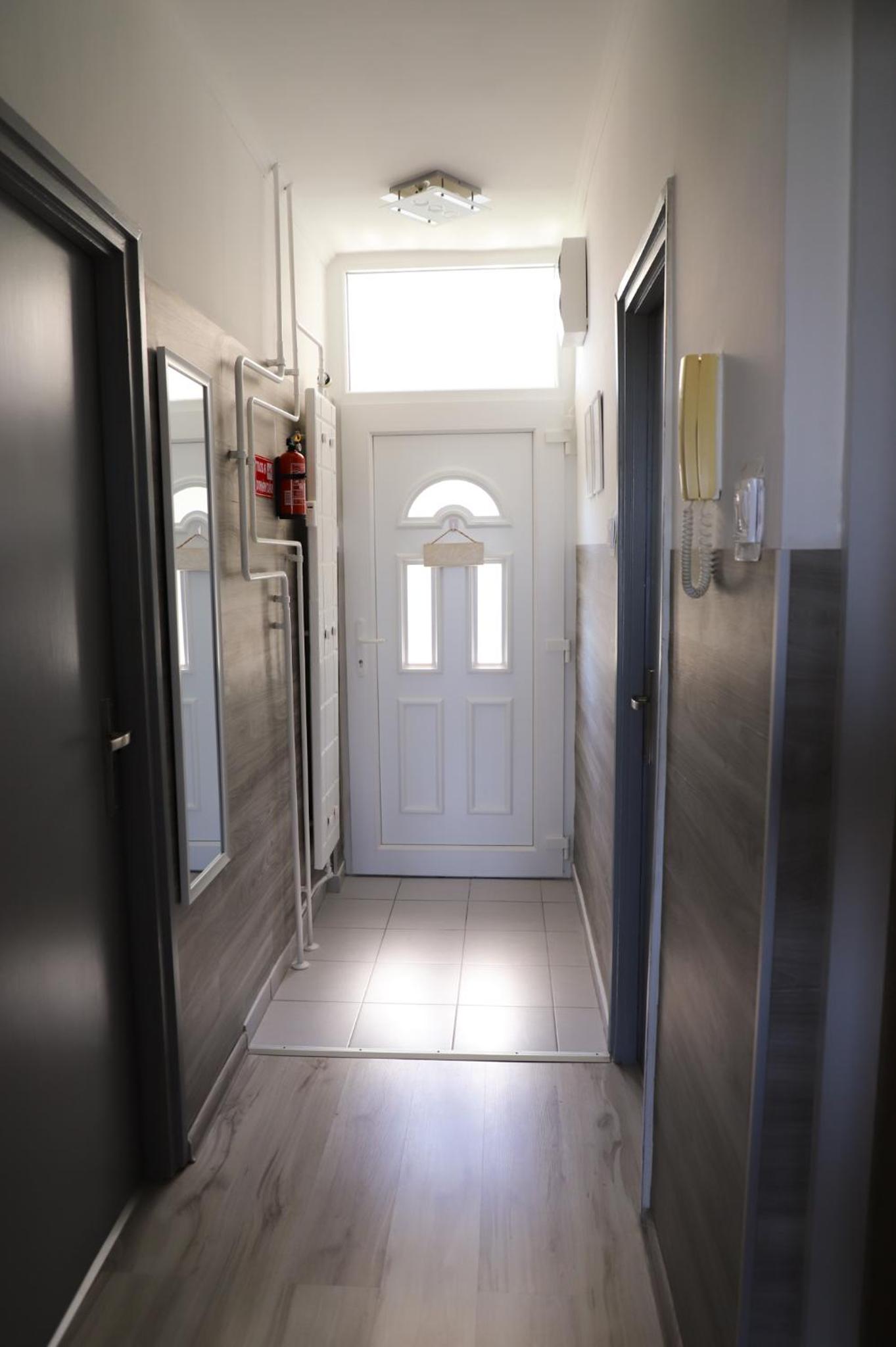 Üveghíd Apartman