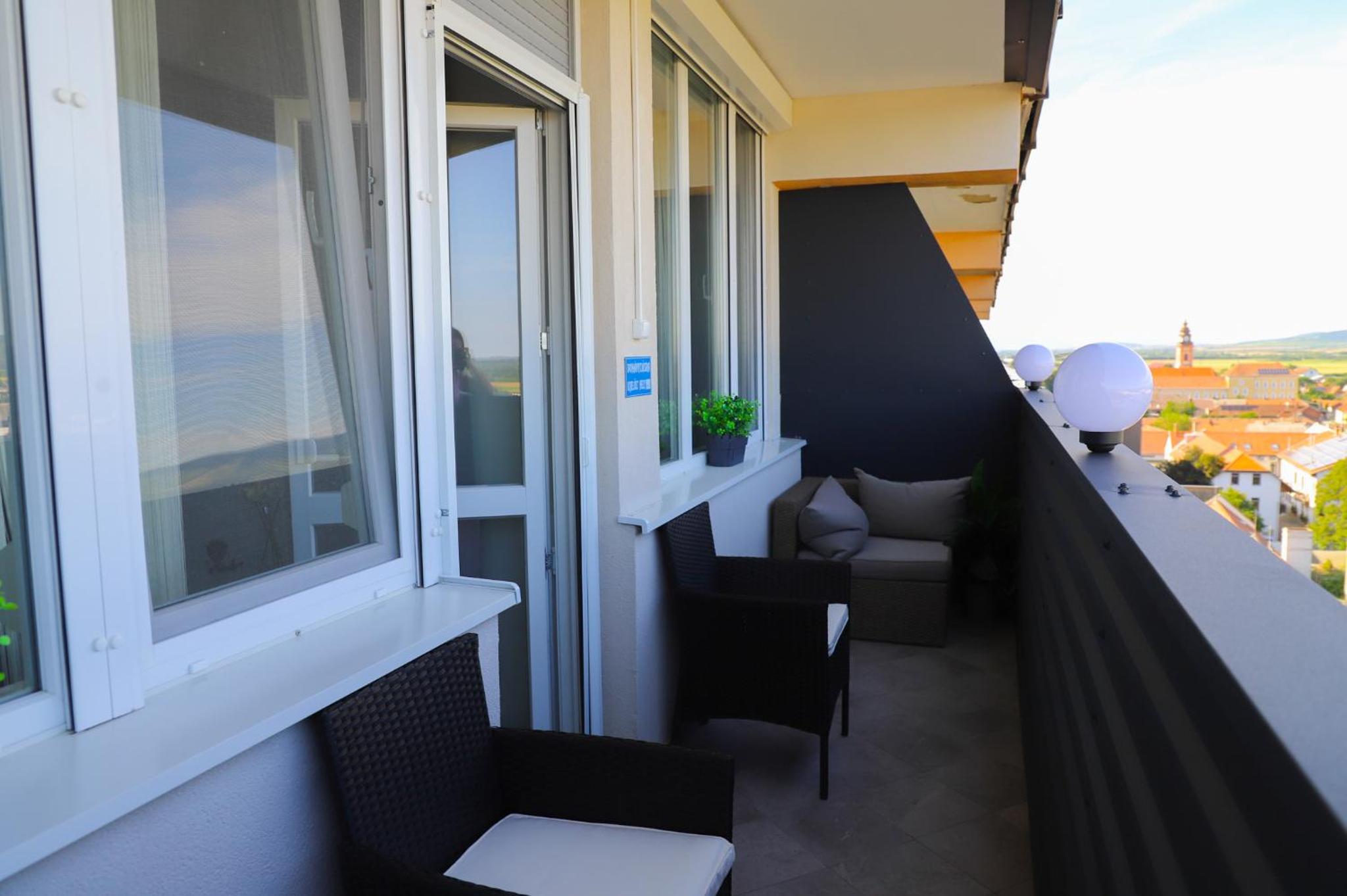 Üveghíd Apartman
